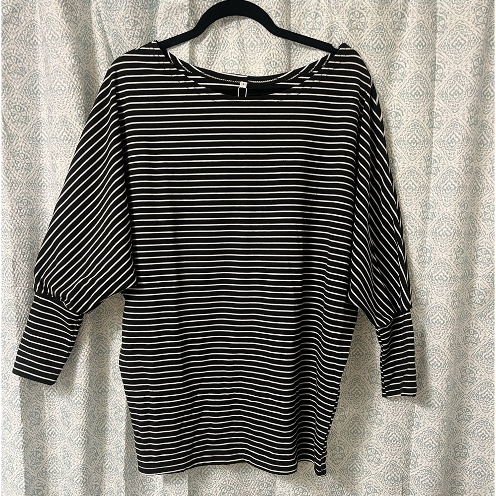 NWT boatneck batwing top.